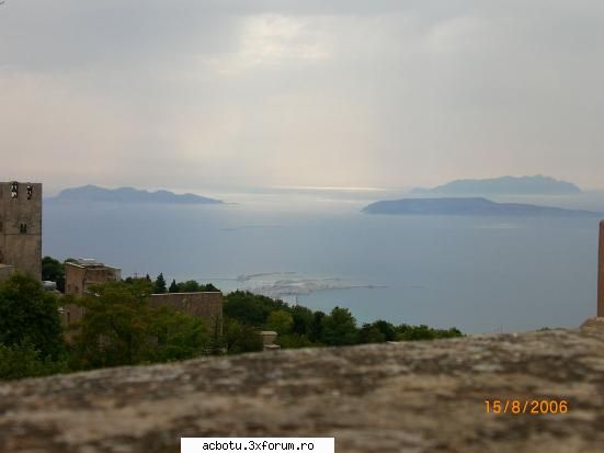 insule la departare de oras - 40, 50 repectiv 120km pe mare bucatele din sicilia